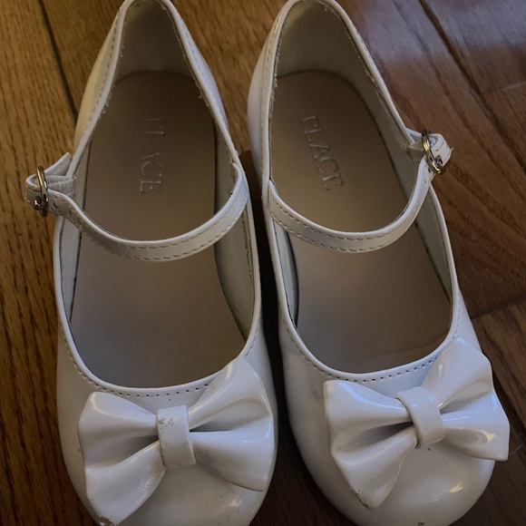 Children’s Place white patent leather flats with bow & buckle strap! So sweet - Picture 5 of 6